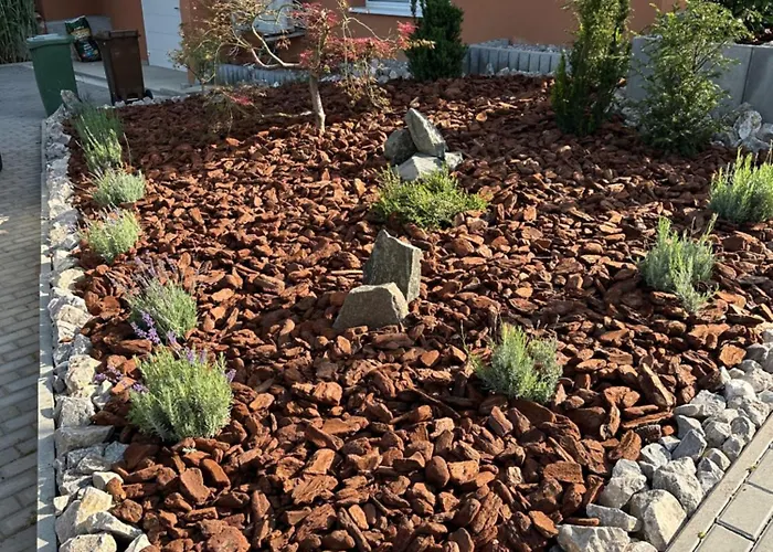 Garden * Kráľovský Chlmec